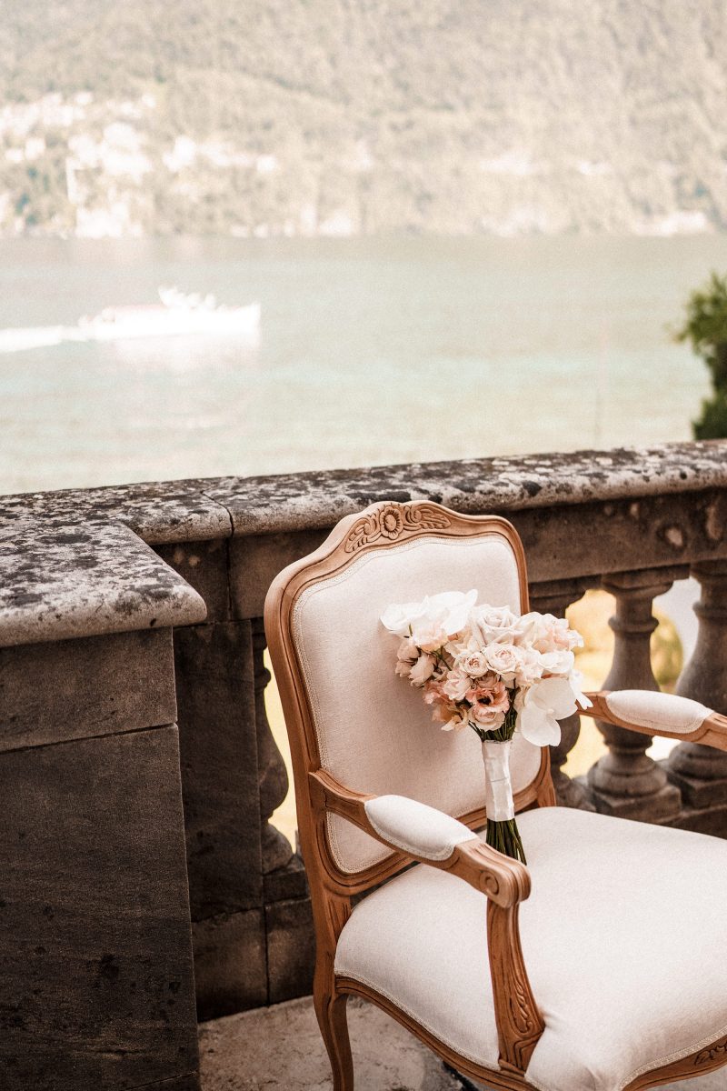Bridal bouquet detail photo idea on Lake Como