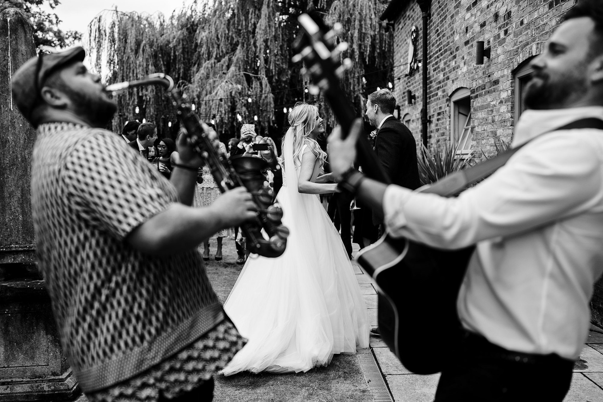 Relaxed documentary wedding photography