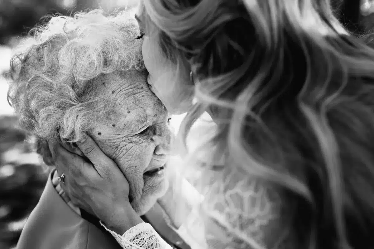 Candid wedding moment photo idea